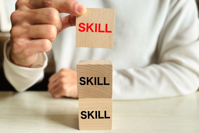 SKILLの文字が書かれた積み木