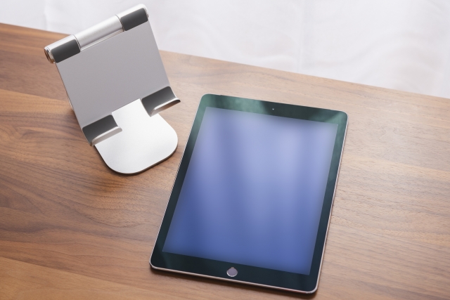 机においてある液晶パネル