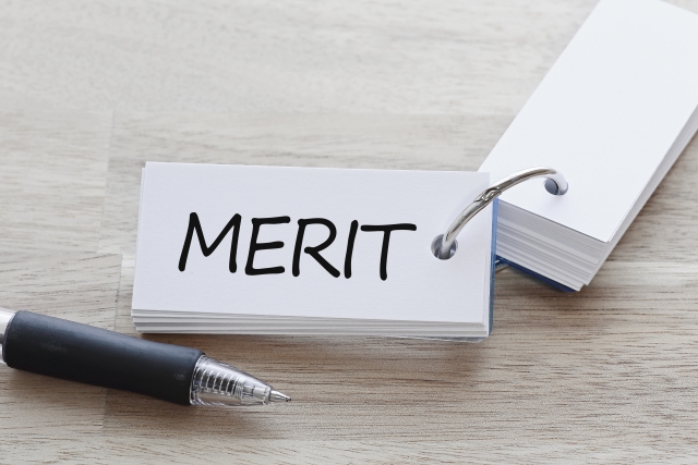 MERITの文字列が書かれた単語帳